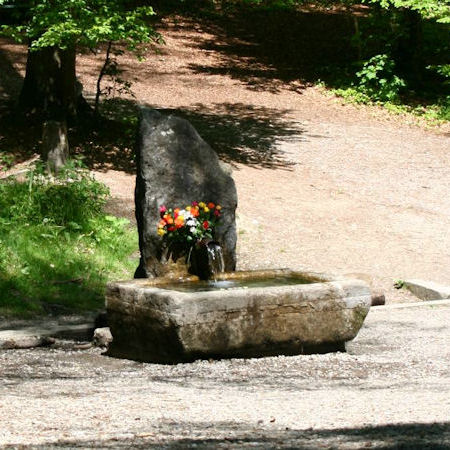 Glasbrunnen - Fruchtbarkeitsfee